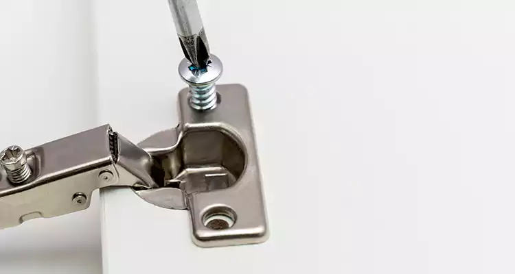 Screen Door Hinge Repair in Winter Garden, FL