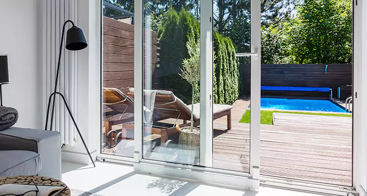 Fixing A Sliding Screen Door Roller in Winter Garden, FL